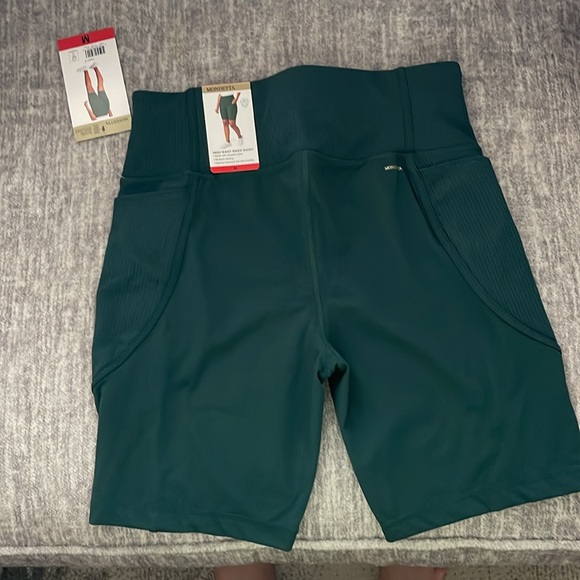 Mondetta teal high waist biker shorts with pockets - Picture 2 of 3